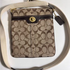 Coach Classic Signature Messenger Crossbody bag